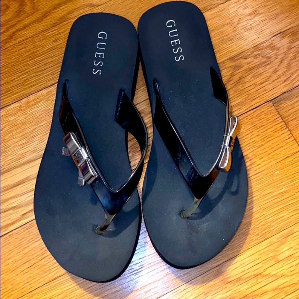 Authentic Guess Small Wedge flip-flops